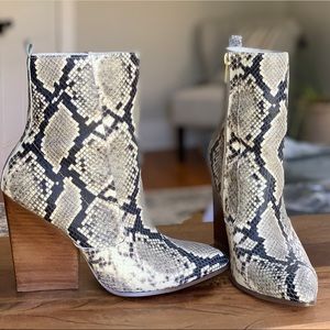 BLEECKER & BOND Snakeskin print booties 7.5